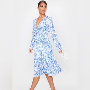Blue Porcelain Print Long Sleeve Pleated Midi Dress